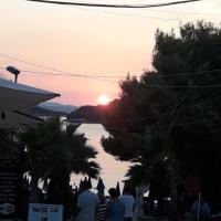 Hotel Adriatik Ksamil, &xi;&epsilon;&nu;&omicron;&delta;&omicron;&chi;&epsilon;ί&omicron; &sigma;&epsilon; &Epsilon;&xi;&alpha;&mu;ί&lambda;&iota;