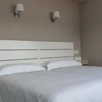 Hotel Román，Naveces的飯店