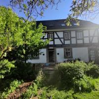 Traumhaftes Landhaus mit riesengrossen Garten, Hotel in Friedland