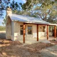Cabins at Flite Acres-Texas Sage, hotel in Wimberley