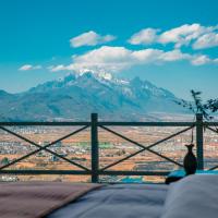 Mountain and Lake Villa Resorts Lijiang, hotel in Lijiang