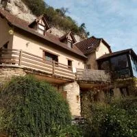 Le Chant de la falaise Gite D'étape, hotell i Saint-Sulpice