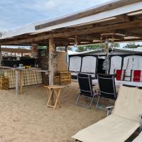 Ultimate Caravan Experience - 1st Line Gradina, hotel en Gradina Beach, Sozopol