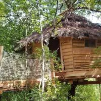 Cabane Dans Les Arbres - Les Lutins – hotel w mieście Mechmont