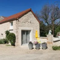 Gites les écuries Saserang, hotel Mouilleron városában