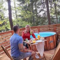 The woods of Sinic - Glamping in the Heart of Nature, hotel in Hočko Pohorje