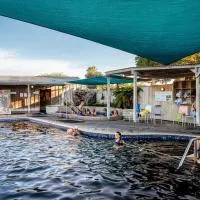 Athenree Hot Springs & Holiday Park, готель у місті Ваігі-Біч