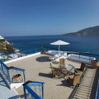 Marinas Studios, hotel in Livadia