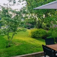 The Old Bank Beautiful Cotswold House with Huge Garden, hotel in Mickleton