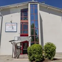 Hotel KonradP Holzkirchen，霍爾茨基興的飯店