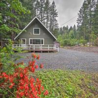 Packwood A-Frame with Hot Tub, By Mt Rainier!