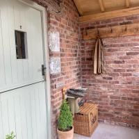 The Stable, Yew Tree Farm, Tattenhall, hotel in Chester
