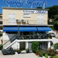 Carry Hotel, hotel u gradu Kari le Rue