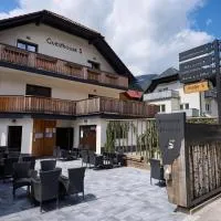 Guesthouse S, hôtel à Luče