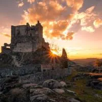 Restaurante & Hotel Rural El Mirador de Trevejo,ideal para parejas,位于Villamiel的酒店