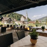 Hotel Hirschen Montafon, hotelli kohteessa Silbertal
