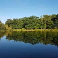 camping de la chagnée, hotelli kohteessa Saint-Aubin-le-Cloud