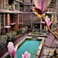 L'Hermitage Hotel, готель у Ванкувері