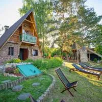Mountain Cottage Jarilo - Scenic Fruska Gora Retreat with Fireplace, Sauna and Large Private Yard, hotell sihtkohas Ležimir