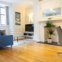 Executive City Centre Apartment with Gated Parking and Stylish Rooms includes Privacy and Space with Luxury Feel plus Courtyard Garden in Amazing Location and Very Highly Rated