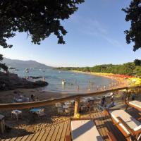 Ilhabela - praia do curral - Bangalô 41 no Yacamim، فندق في Praia do Veloso، إلهابيلا