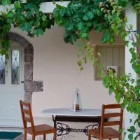 Elia Houses - Traditional House With Backyard、Kastrisiánikaにあるキティラ空港 - KITの周辺ホテル