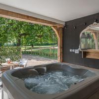 Geoff's Rest at Pond Hall Farm in Hadleigh with Private Hot Tub