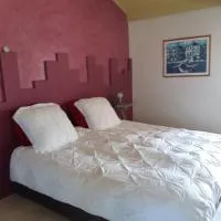 CHAMBRE DOUBLE AVEC PISCINE ET JACUZZI – hotel w mieście Bernadets-Debat