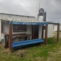 a small house with a table and a microwave at Alma, Cabo Polonio