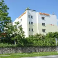 Hotel Reuterhof، فندق في دارمشتات