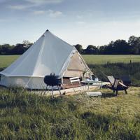 Home Farm Glamping, hotel in Elstree