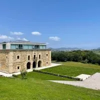 Hotel Pico Velasco, מלון בCarasa