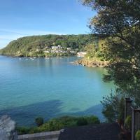 Chic 2 bed Apartment with parking in Salcombe