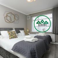 FW Haute Apartments at Hillingdon, 3 Bedrooms and 2 Bathrooms Pet Friendly HOUSE with Garden, with King or Twin beds with FREE WIFI and FREE PARKING