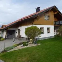 Ferienwohnung Fernblick، فندق في فرايونغ
