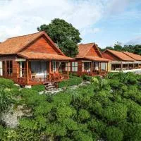 Marind Dive Eco Resort Wakatobi, hotel i Waha
