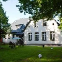 Gospodarstwo Agroturystyczne Dworek Andrzejówka, hotel v destinácii Gardzień