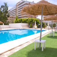 Apartamento en Playamar con terraza y piscina