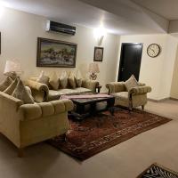 Royal Two Bed Room Luxury Apartment Gulberg, hotel M.M. Allam Road környékén Lahorban