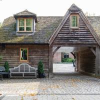 Plum Guide - Halcyon Hideaway, hotel in Hertford