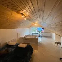 Aprosmeno House 2، فندق في أغروس