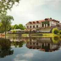 Viesnīca Ostende Chocerady - ubytování u řeky pilsētā Chocerady