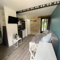 Studio Indre climatisé, La halte de Cuzé, aux abords de la Loire à vélo, hotel sa Huismes