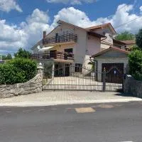 Lovre, Hotel in Viskovo