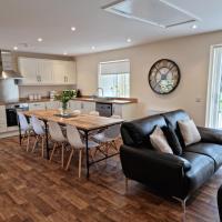 Darris Farmhouse with Attached Seperate Cottage, hotel in Inverness