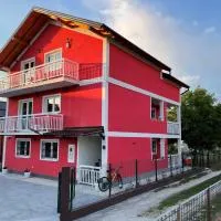 the YAS villa apartments, hotel v destinaci Doglodi