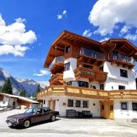 Schickster Sky Lodge und Chalet Rossi, Hotel in Leutasch