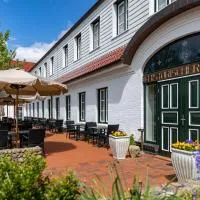 Hotel Historischer Krug，Oeversee的飯店