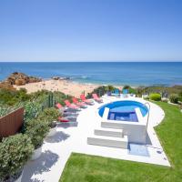 Beachfront Villa - Private Beach Access - Walk Everywhere without car - pool & jacuzzi, hotel v Albufeire