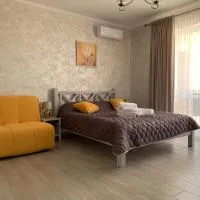 Три Слона: Zatoka şehrinde bir otel